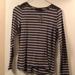 Long sleeve tee with button details